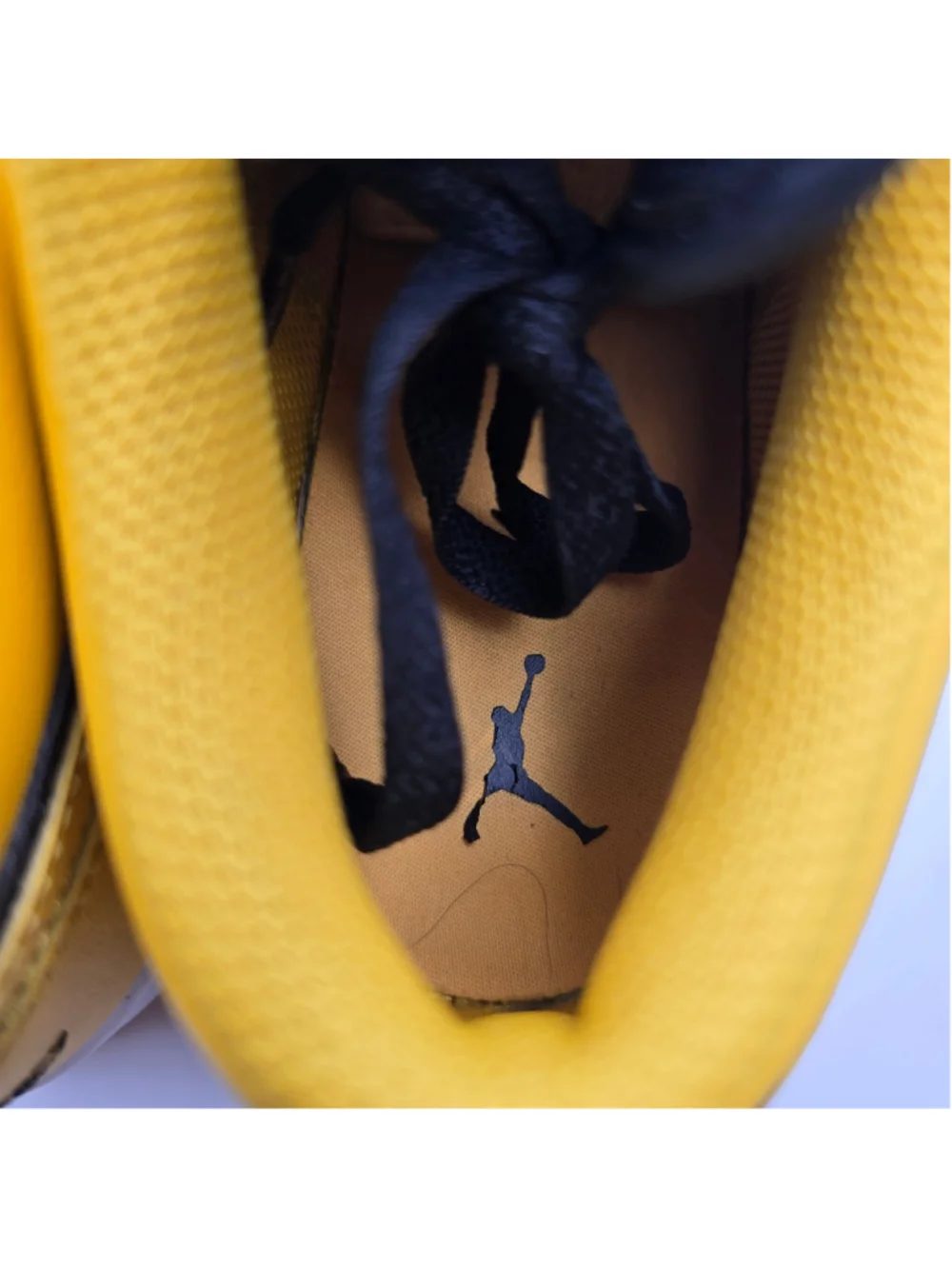 Men's Nike Air Jordan 1 Low Sneakers in Yellow and Black 7y womens 8.5